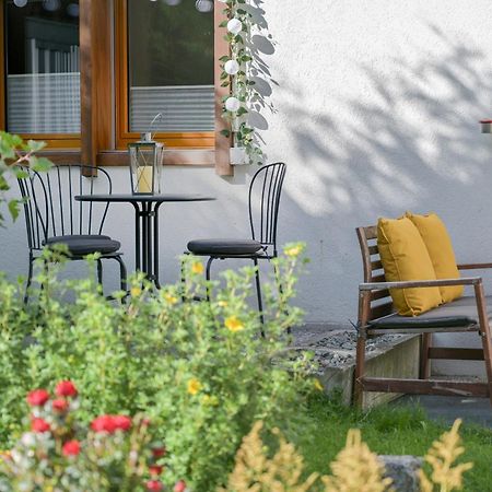 Ambassador Yellow Home Grächen Eksteriør billede